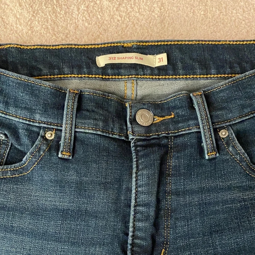 Levi's 312 shaping slim Dark wash Straight Jeans women’s - Picture 4 of 12